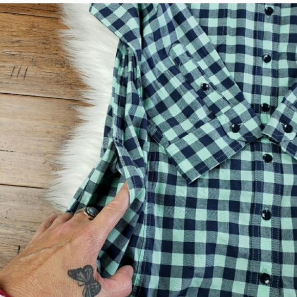 Duluth Trading Co ORGANIC cotton pocket plaid shirt top Medium - Picture 3 of 11